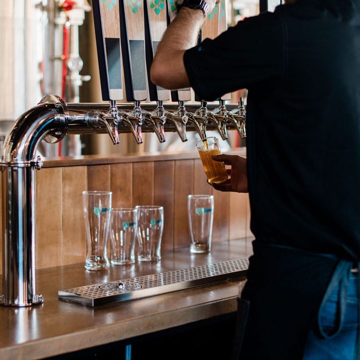 bartender-pouring-beer